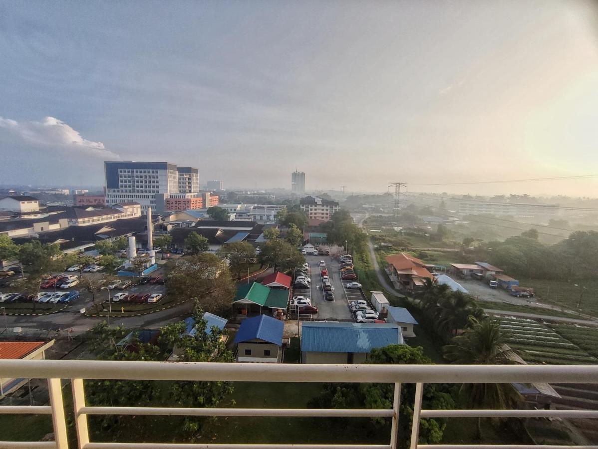 Kaf For Musliim Only With Pool, 3 Bedroom With Aircond, Smartkey Concept, Kids Fun Stay-slideswingtrampoline * Perai