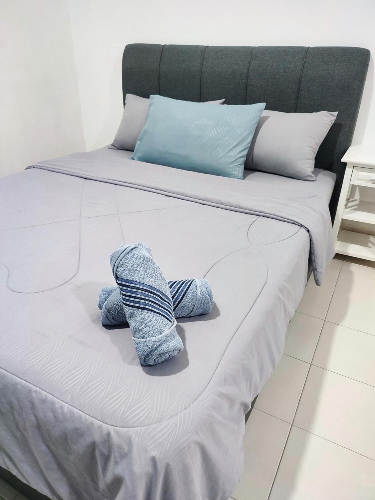 Kaf For Musliim Only With Pool, 3 Bedroom With Aircond, Smartkey Concept, Kids Fun Stay-slideswingtrampoline Apartment *