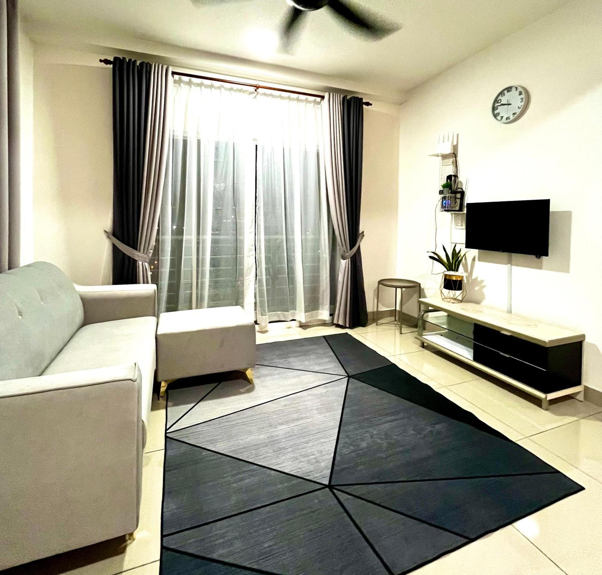 Kaf For Musliim Only With Pool, 3 Bedroom With Aircond, Smartkey Concept, Kids Fun Stay-slideswingtrampoline Apartment *